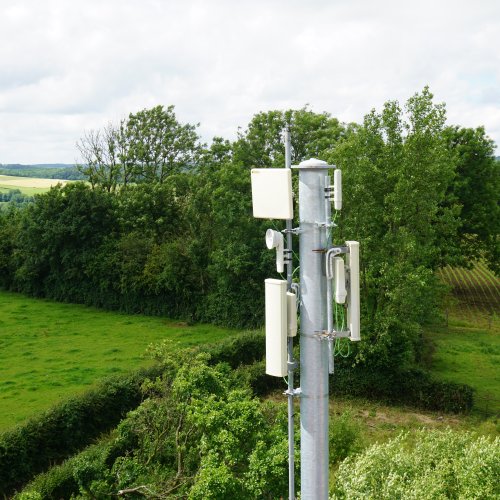 Réguler l'installation d'antennes et de panneaux publicitaires